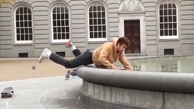 Le skateur et la fontaine
